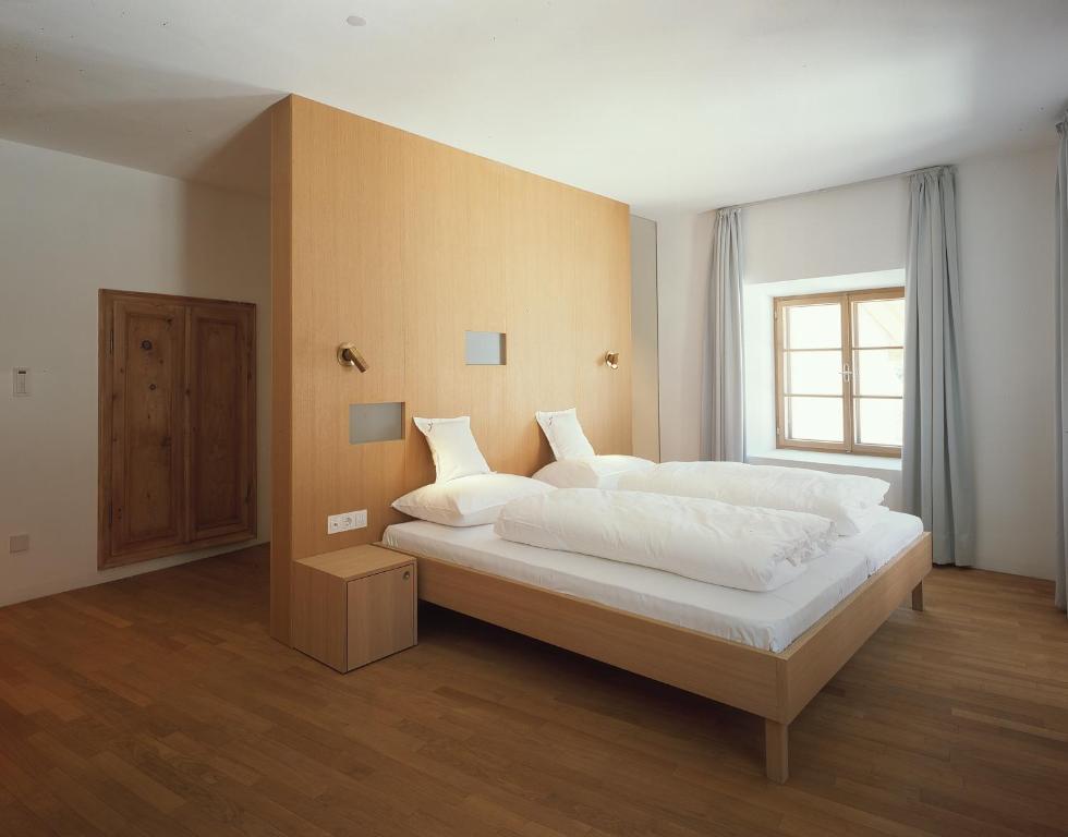 Postel nebo postele na pokoji v ubytování Hotel Gasthof Grüner Baum