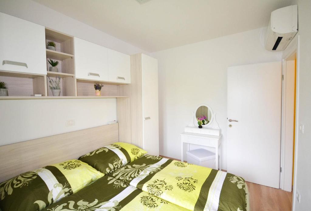 Postel nebo postele na pokoji v ubytování Jutta Apartment