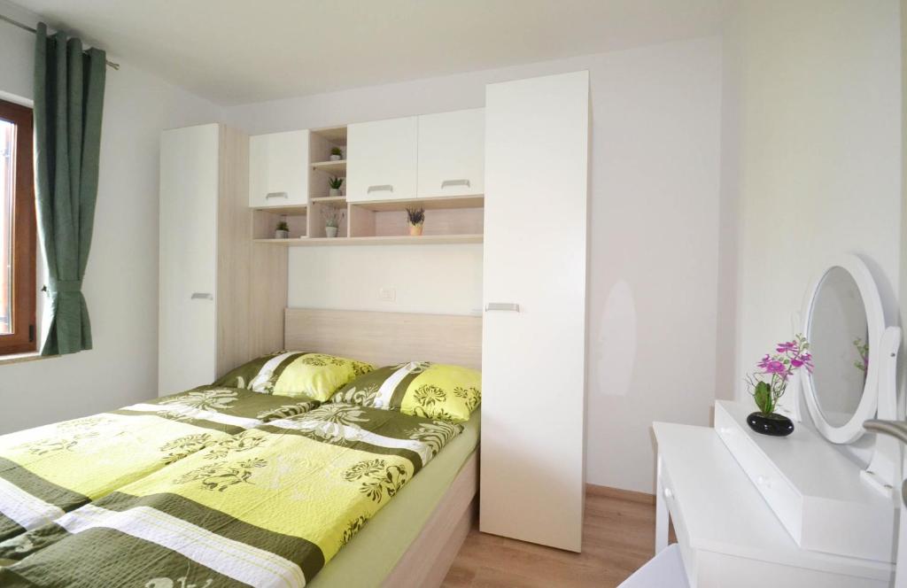 Postel nebo postele na pokoji v ubytování Jutta Apartment