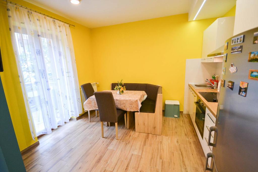 Kuchyň nebo kuchyňský kout v ubytování Jutta Apartment
