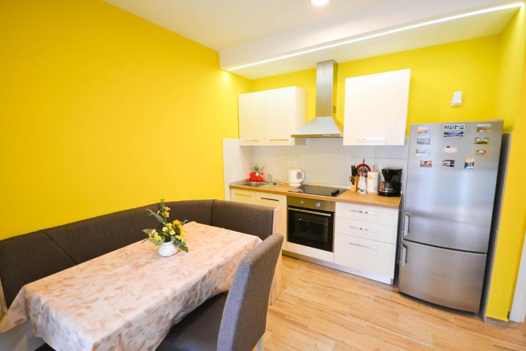 Kuchyň nebo kuchyňský kout v ubytování Jutta Apartment