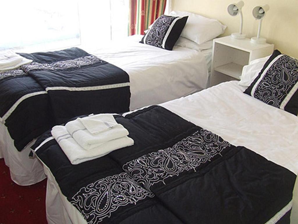 The Woodfield Hotel , Indoor Heated swimming pool, Spacious lounge and Bar - Resim 24