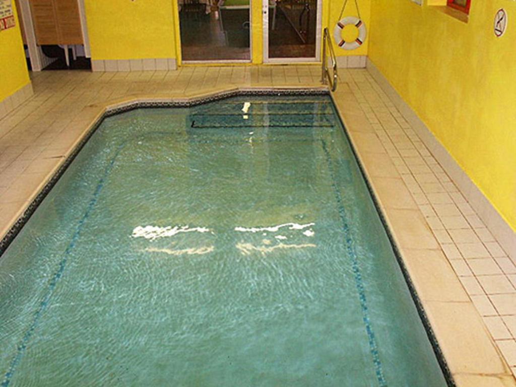 The Woodfield Hotel , Indoor Heated swimming pool, Spacious lounge and Bar - Resim 13