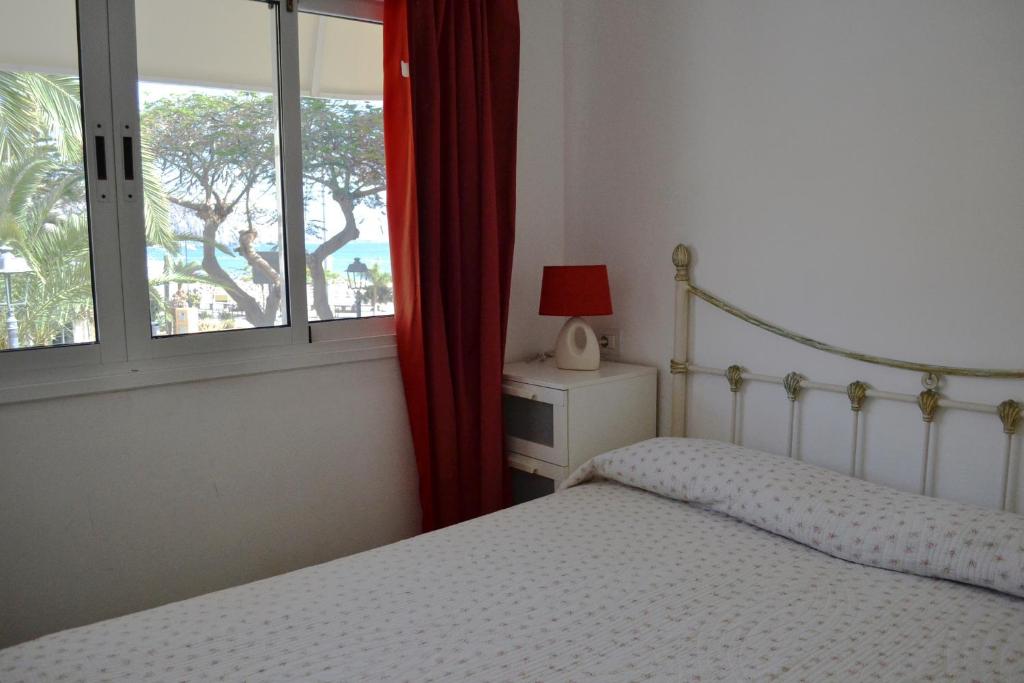 Casa Peter Los Cristianos centro a 20 metros del mar, Los ...
