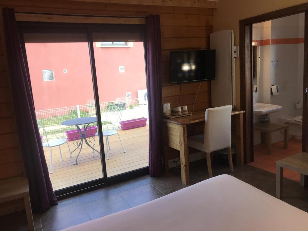 Postel nebo postele na pokoji v ubytování Hôtel Valery