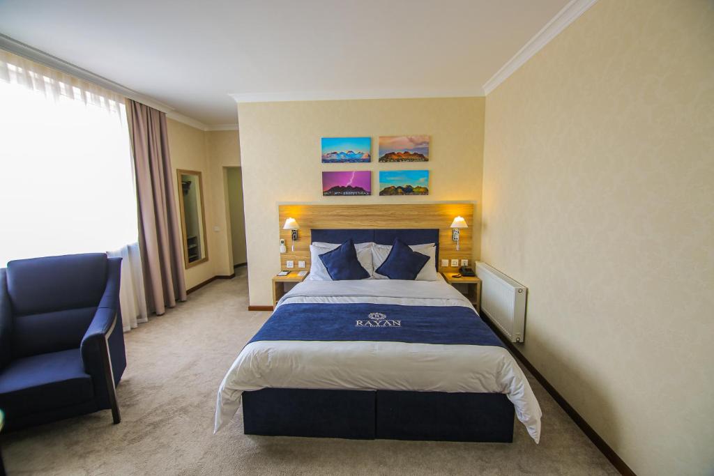 מיטה או מיטות בחדר ב-Rayan Hotel