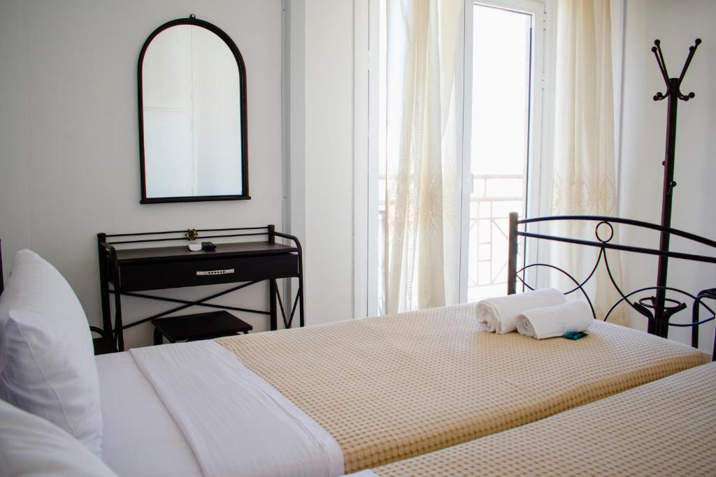 Postel nebo postele na pokoji v ubytování Nikolakakis Rooms Lavrio