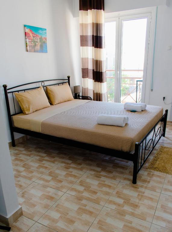 Postel nebo postele na pokoji v ubytování Nikolakakis Rooms Lavrio
