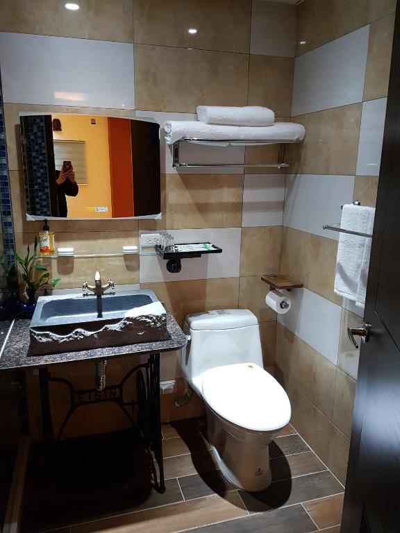 Koupelna v ubytování DuGu Hostel
