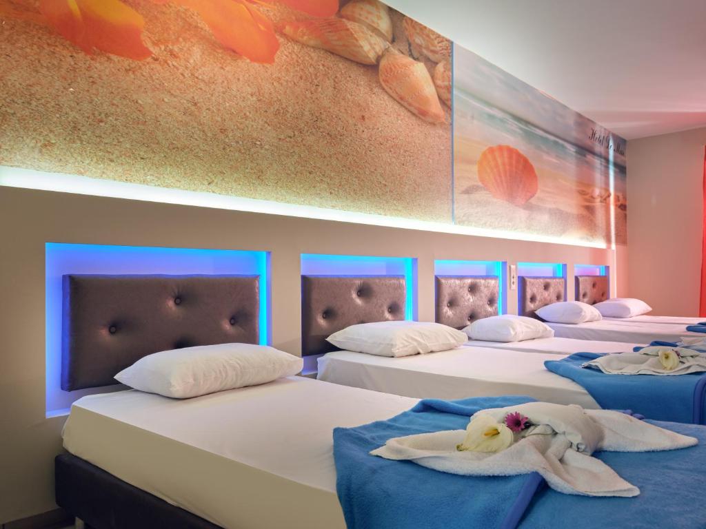 Postel nebo postele na pokoji v ubytování Savvas Hotel