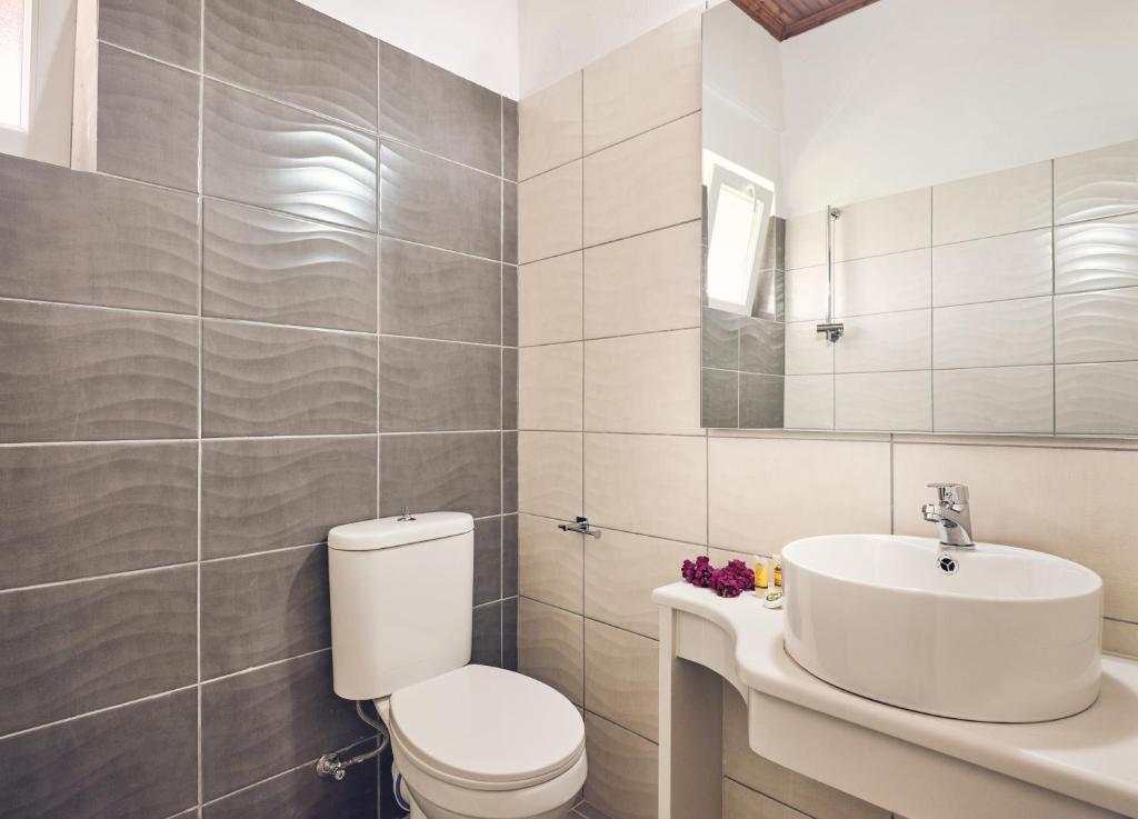Koupelna v ubytování Savvas Hotel