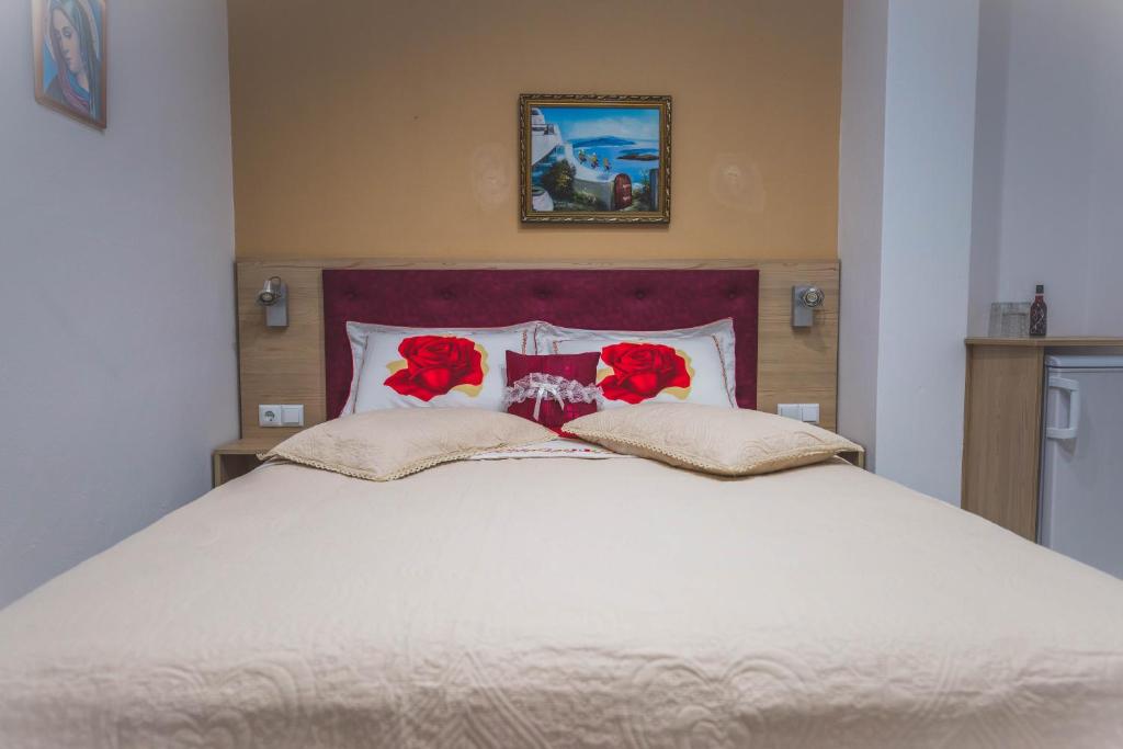 Łóżko lub łóżka w pokoju w obiekcie Hotel Dimitra Sun