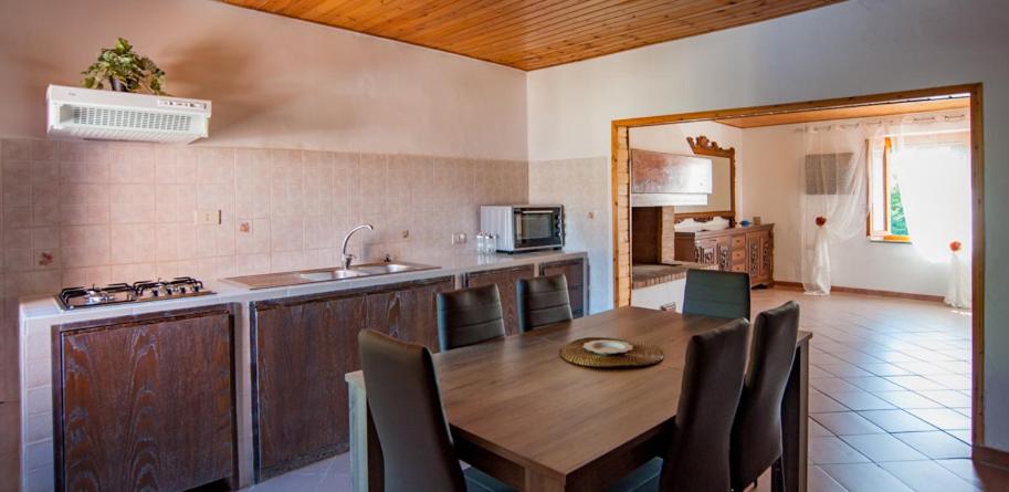 Kuchyňa alebo kuchynka v ubytovaní Agriturismo Il Maremmano