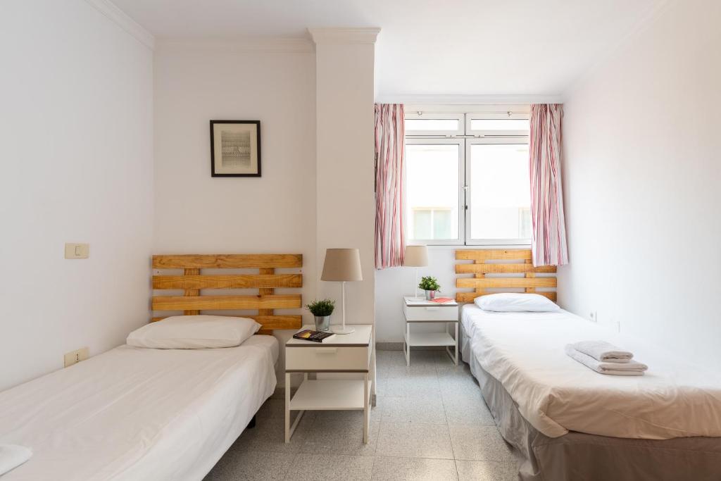 A bed or beds in a room at Next to the beach 5 beds - Wifi by CanariasGetaway