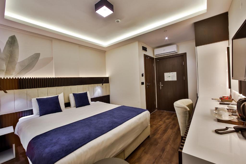 Kavala Hotel - Deluxe Dreibettzimmer
