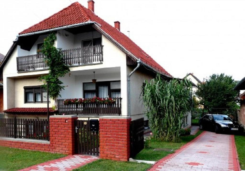 Budova, kde se prázdninový dům nachází