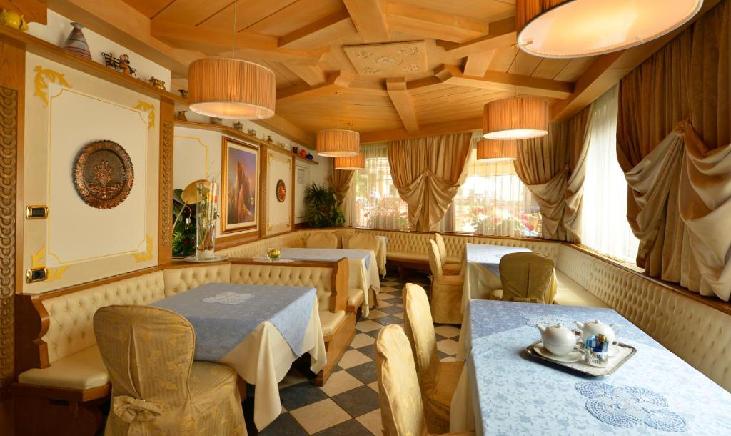 Posezení v ubytování Hotel Alle Alpi