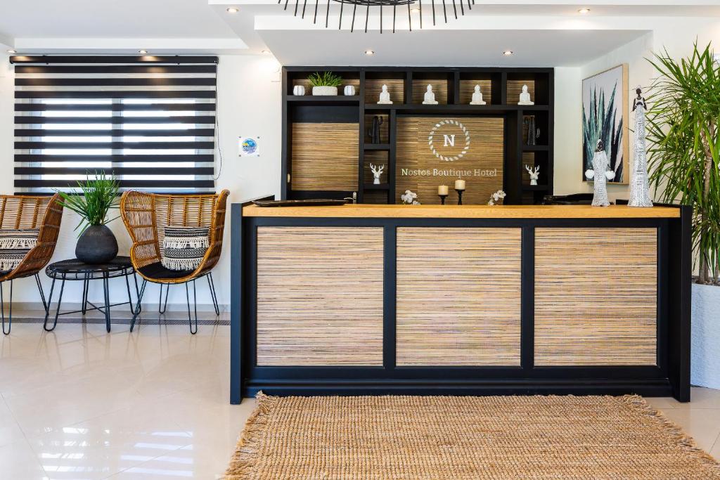 Лаундж или бар в Nostos Beach Boutique Hotel