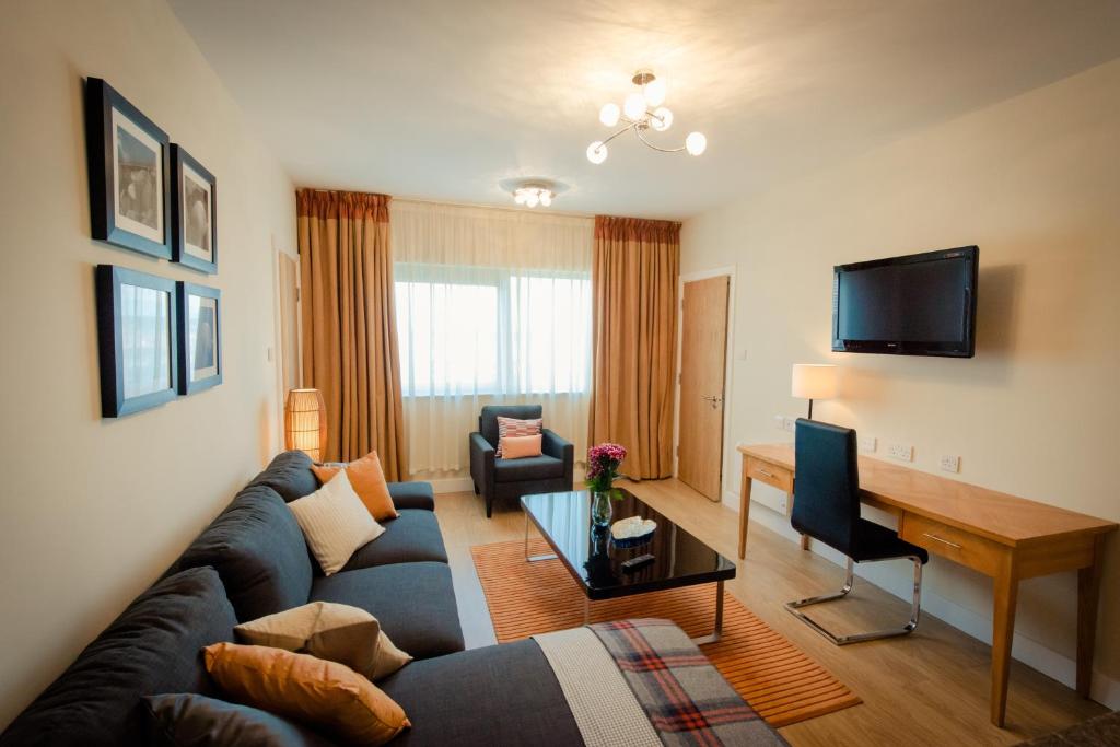 TV a/nebo společenská místnost v ubytování Aspect Hotel Park West