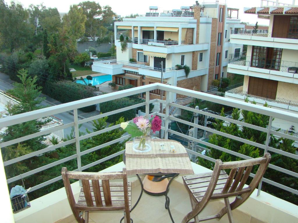 Balkón alebo terasa v ubytovaní Family getaway, spacious and luxurious, sea view, terrace, next to Voula beach, 20min from center