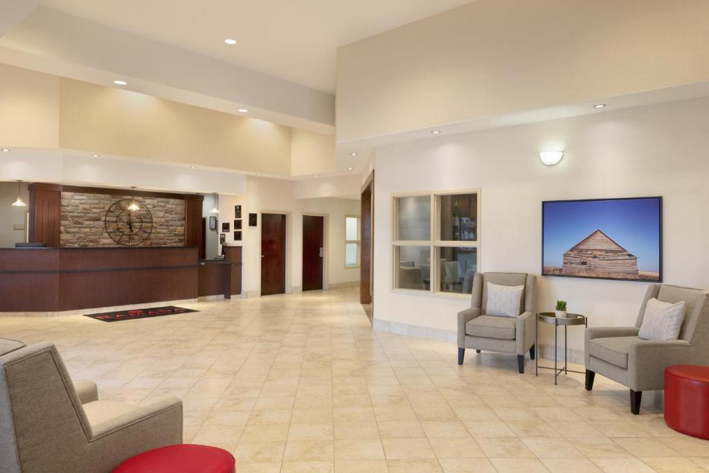Posezení v ubytování Ramada by Wyndham Drayton Valley