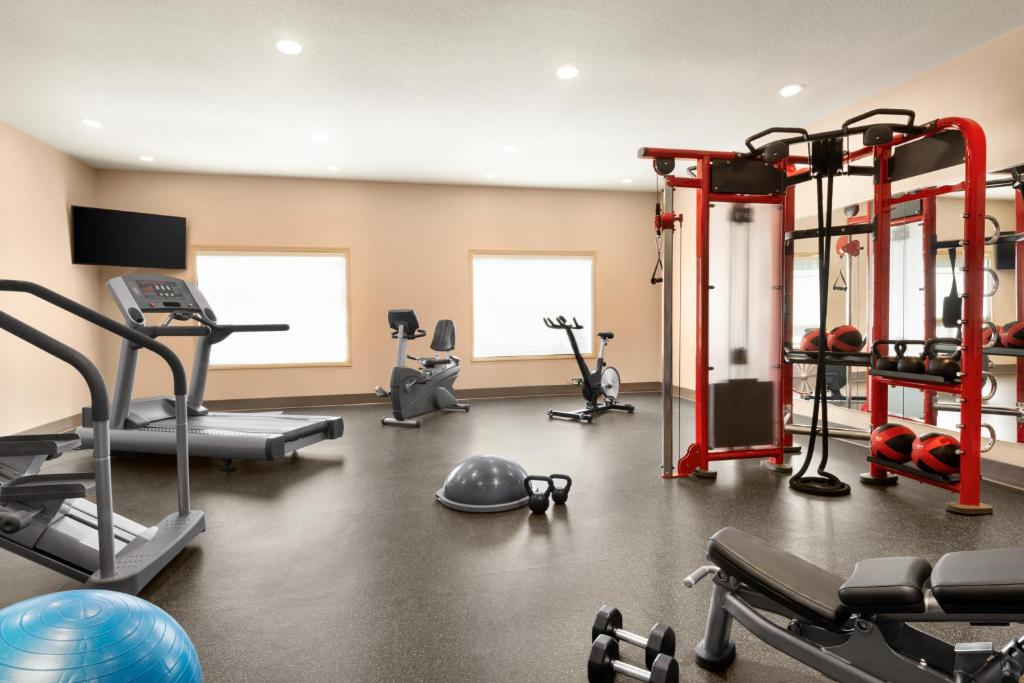 Fitness centrum a/nebo fitness zařízení v ubytování Ramada by Wyndham Drayton Valley