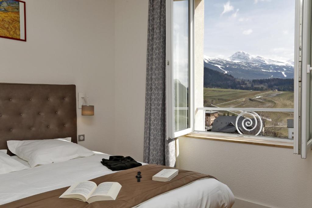 Nespecifikovaný výhled na hory nebo výhled na hory při pohledu z aparthotelu