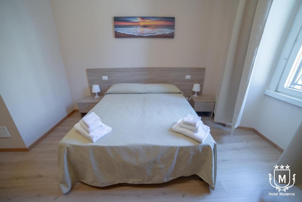 Postel nebo postele na pokoji v ubytování Hotel Moderno