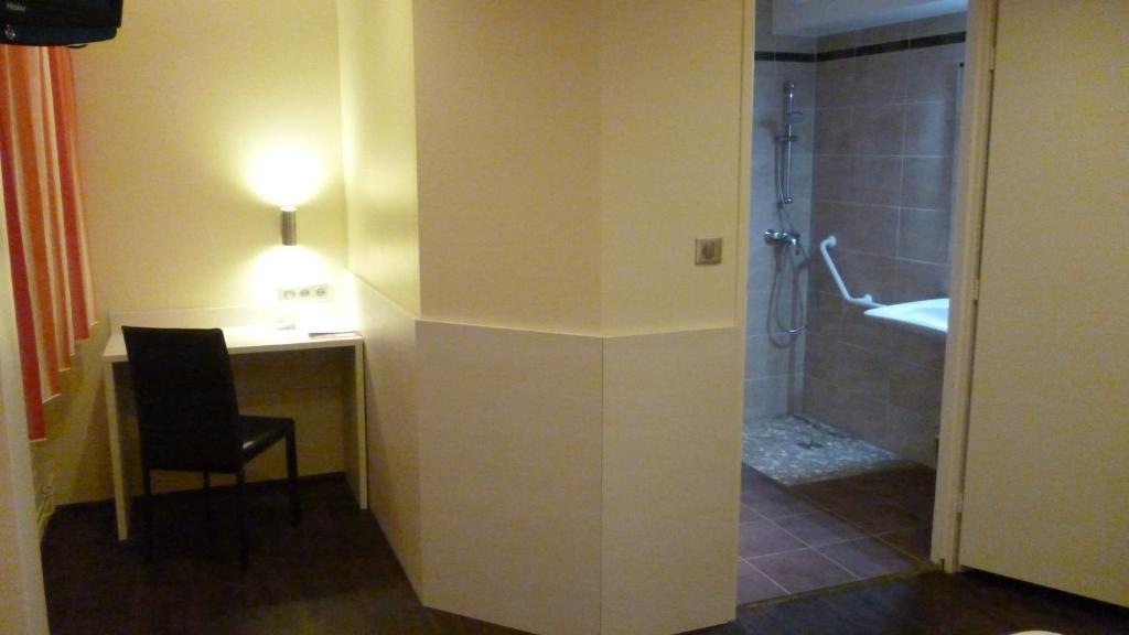 Koupelna v ubytování Cit'Hotel Escatel