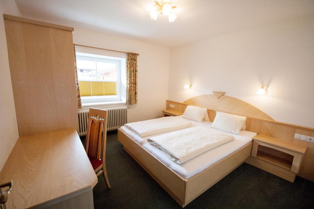 Postel nebo postele na pokoji v ubytování Appartementhotel Zugspitzhof