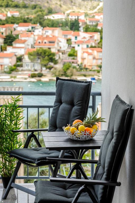 Sea View Cozy Apartment with parking, Close to the beach!