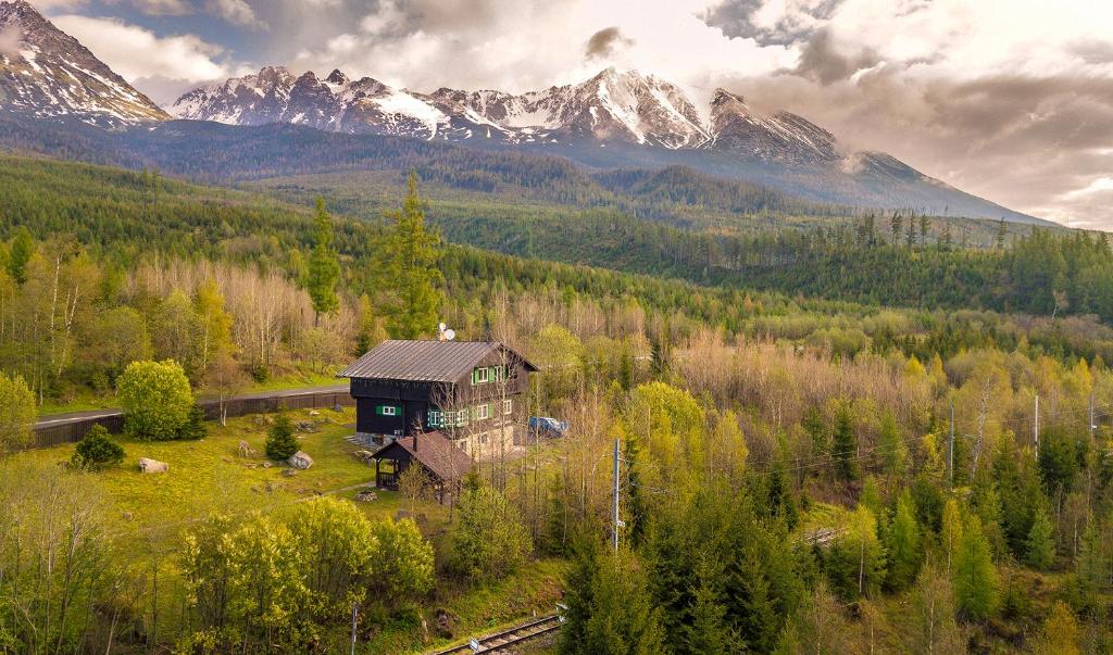 a house in the middle of a forest with mountains at Danielov dom in Vysoke Tatry - Tatranska Polianka