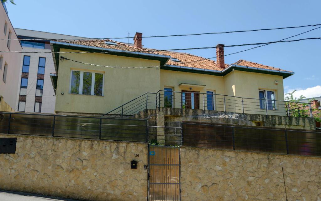a house on top of a stone wall at Casa Rezidentiala Pasteur in Cluj-Napoca