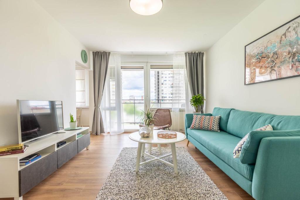 Televízia a/alebo spoločenská miestnosť v ubytovaní Hendrix Bridge Apartment 2
