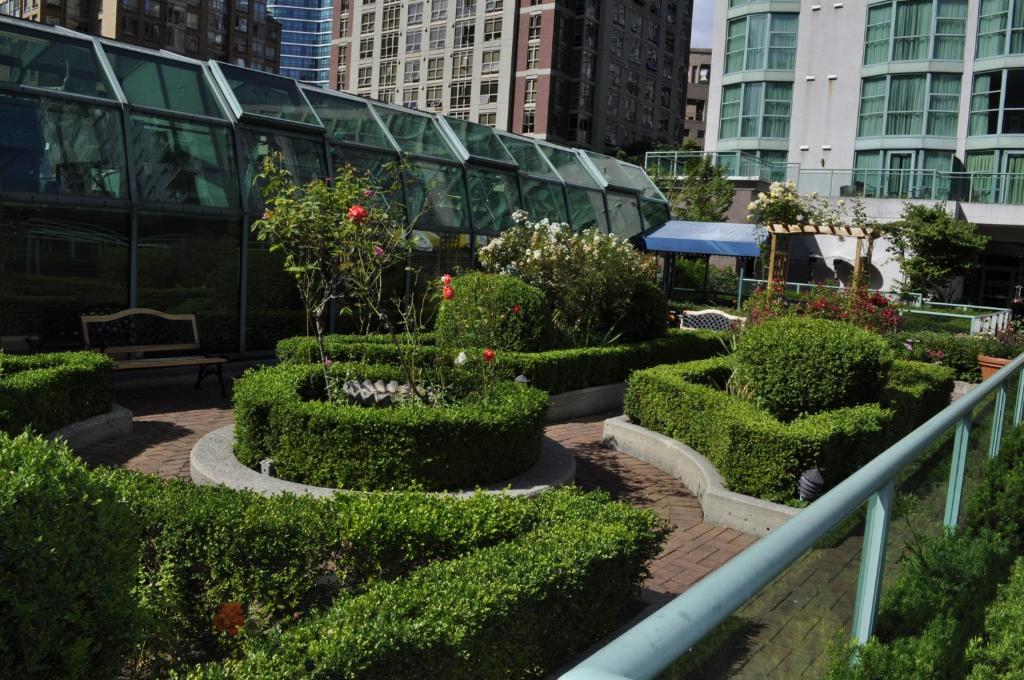 Rosedale on Robson Suite Hotel - Resim 30