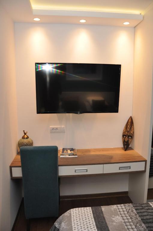 TV a/nebo společenská místnost v ubytování Lux apartman Čačak
