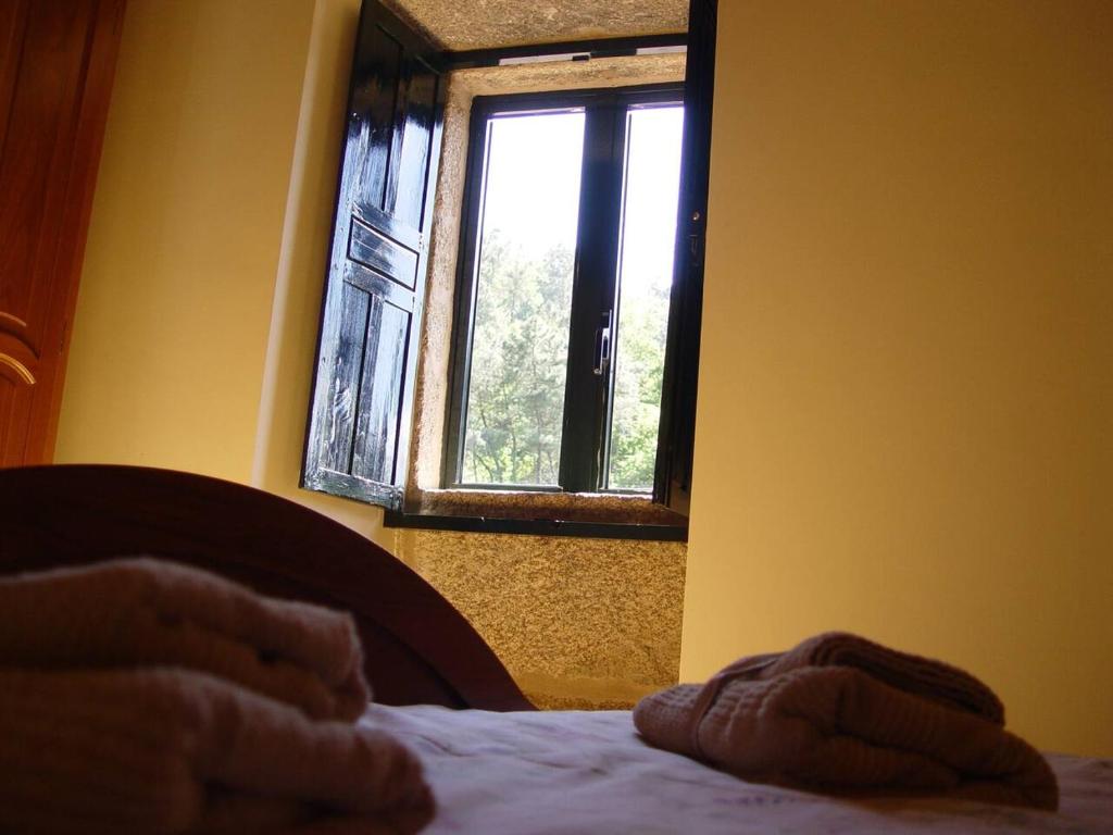 Łóżko lub łóżka w pokoju w obiekcie Casa en Viñoas (Ribeira Sacra)
