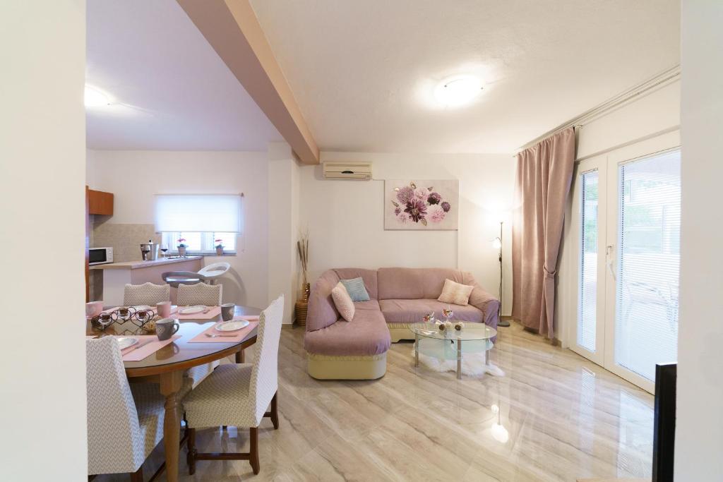 Posedenie v ubytovaní Apartmani Judita