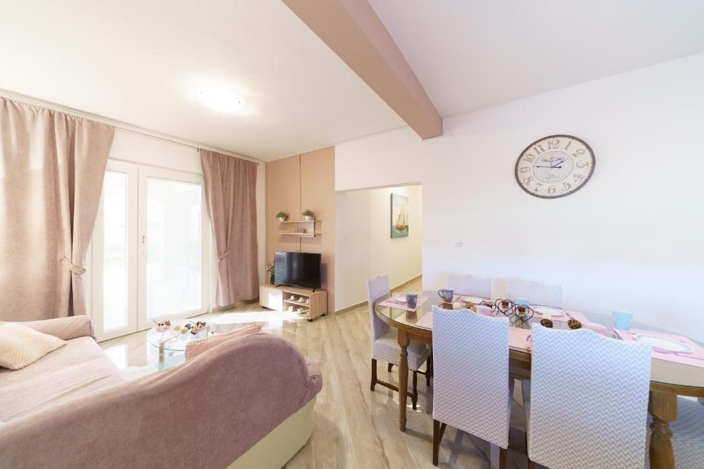 Posedenie v ubytovaní Apartmani Judita