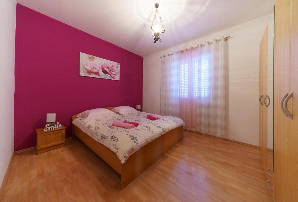 Posteľ alebo postele v izbe v ubytovaní Apartmani Judita