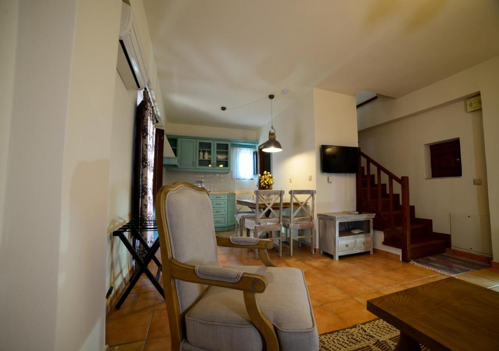 Posezení v ubytování Focalion Castle Luxury Suites