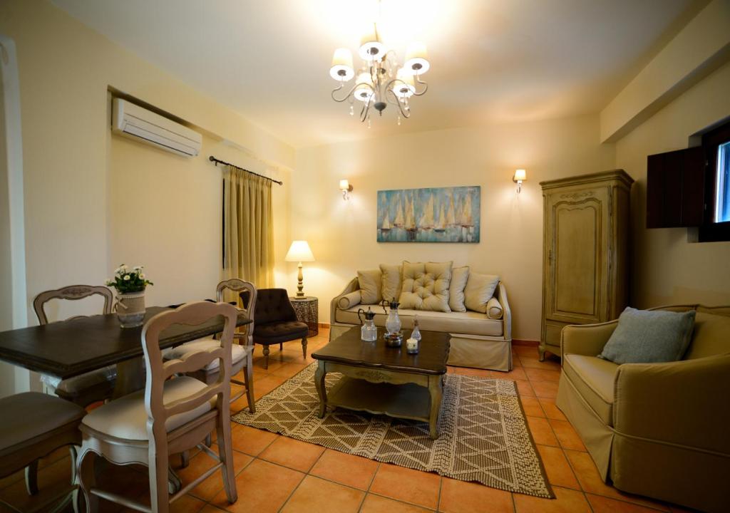 Posezení v ubytování Focalion Castle Luxury Suites