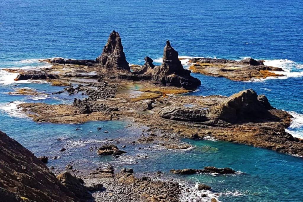 an island in the ocean with rocks in the water at Casa rural Los Órganos de Arguamul in Vallehermoso
