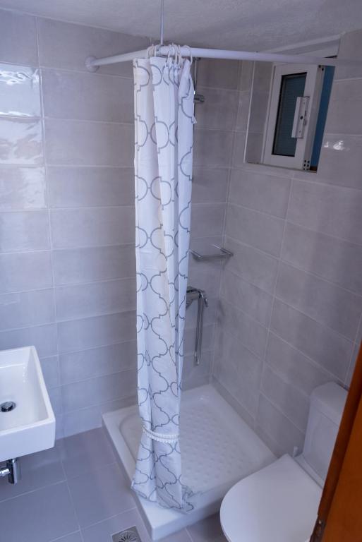 A bathroom at PANOS APARTMENTS