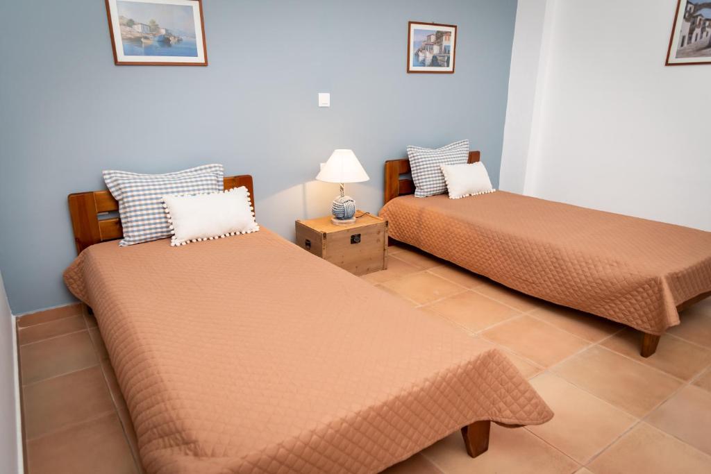 A bed or beds in a room at PANOS APARTMENTS