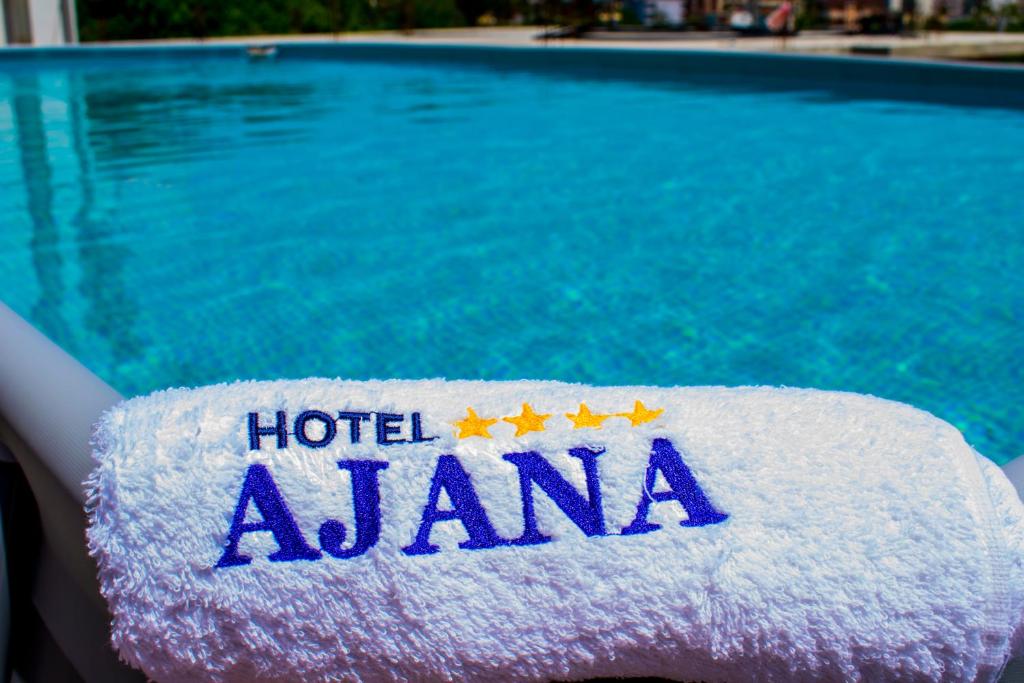 Bazén v ubytování Hotel Ajana nebo v jeho okolí