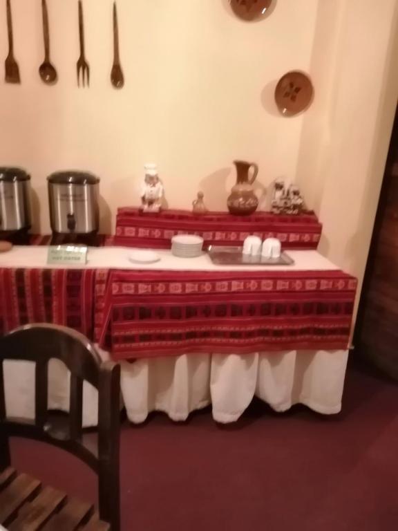 Příslušenství pro přípravu čaje a kávy v ubytování Huaytusive Inn Hotel