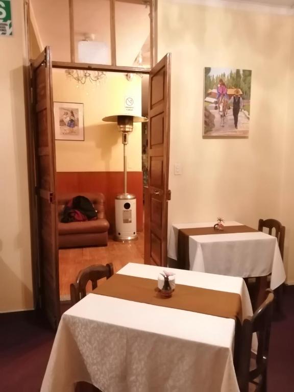 Restaurace v ubytování Huaytusive Inn Hotel