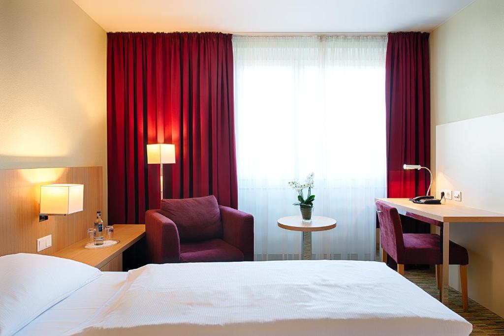 Postel nebo postele na pokoji v ubytování Welcome Hotel Paderborn