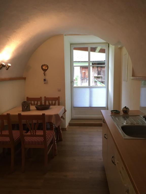 Kuchyň nebo kuchyňský kout v ubytování Appartements im Forsthaus